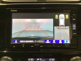 バックでの車庫入れも安心です! リアカメラが付いているバックモニター付のナビを装備しております。操作線もついており距離感も画面から確認できます。