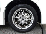 純正16インチアルミ!タイヤサイズは205/55R16です