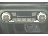 エアコンスイッチです。快適に過ごせるオートエアコン機能付きです。