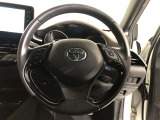 ハンドルは車を運転する上で、ずっと握っている重要なパーツです。手にフィットする物がいいですよね♪