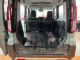 荷室はシートを倒したり前後させることでスペースを確保することが可能です♪