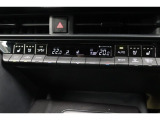 運転席と助手席、それぞれ温度調節ができ、オールシーズン快適なオートエアコンとなっております!