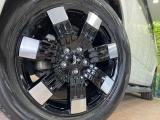 【純正18インチアルミホイール】外観にマッチした純正アルミホイールを装着しております。各種社外アルミホイールや、スタッドレスタイヤも取扱いしております。是非ご相談ください♪