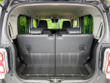 普段のお買い物や通勤、送迎等に十分な荷室スペースを確保しております。セカンドシートを倒すと、大きな荷物の積載も可能です♪