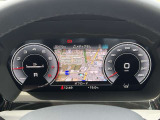 スピードメーターなどの運転に必要な計器とともに、オーディオ・電話の操作画面などを表示。レイアウトはステアリングスイッチで切り替えでき運転に集中しながら必要な情報を瞬時に得ることが可能。