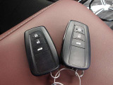 スマートキー2本付き!キーをポケットやカバンに入れておくだけでドアの施錠・開錠やエンジンスタートの操作が簡単です!