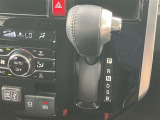 無段変速が魅力のCVT車です。発進から加速までアクセルを一定にして走ることで滑らかに走ります。車内も静かで振動もごくわずか!!CVT車もATの一種なので、もちろんAT限定免許で運転OKです!