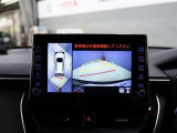 パノラミックビューモニター付きです。車両を上から見たような映像をディスプレイオーディオ画面に表示。運転席からの目視だけでは見にくい、車両周辺の状況をリアルタイムでしっかり確認できます。