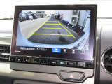 バックをするとき自動でリアの様子が映る『リアカメラ』付き! ナビ画面で確認しながらバックができますから安心ですね。でも、目視も大切ですよ!安全第一でお願いします!