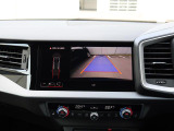 バックカメラ駐車時、後退時に後方を確認する事ができる安全快適装備になります映像だけでなくセンサーにより障害物の距離もドライバーに直感的に伝えてくれる機能になります。