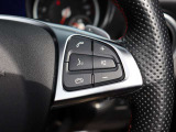『1台』のお車に対して、3名体制で日々議論を重ね仕入れを行っております。
