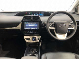 シンプルながら機能性あふれる運転席廻りです。視界性もよく、運転しやすいですよ。