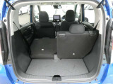 リアシートは5:5分割可倒式を採用しておりますので、乗車人数やお荷物の量に併せてアレンジが可能です♪