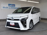 トヨタセーフティセンスC搭載!LEDライト・両側電動スライドドア・ナビ・リアカメラ・ETCなどを装備した人気のハイブリッドモデルのヴォクシー!シートアレンジ次第で使い方が広がるおススメのクルマです!