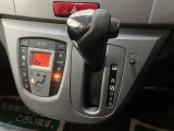 センターパネルにシフトがあるので、お足元も開放され広々とご利用していただけ、左右の移動も楽々です( &acute;&forall;&lsquo; )