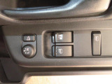 電動格納ミラーあり。駐車の時に便利です。パワーウインドウも付いてます。