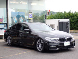 BMW在庫保有台数常時100台以上!ご来店の際はBMW本店(厚木市下荻野140-1)にご来店ください!弊社自慢の全天候型ショールーム!BMW在庫保有台数常時100台以上ございます!