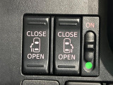 【両側パワースライドドア】スマートキーや運転席のスイッチで後席両側スライドドアの開閉が可能♪電動だから力を入れてドアを開ける必要が無く、小さなお子様でも簡単に開け閉めでき快適です♪