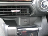 携帯電話等の充電ができます。