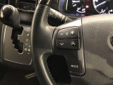 【ステアリングスイッチ】左です。ハンドルから手を離さず、運転に集中したまま手元でオーディオ操作等ができます。