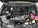スバルと言えば水平対向エンジン。車体の低い位置に搭載されているため、衝突時にはエンジンルーム下部に潜り込み、室内の乗員の安全性向上に寄与します。
