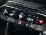 バッテリー始動、シフトボタンはトグルスイッチ式になります。ドライビングモードを切り替えるMINI エクスペリエンスモードも付いており、運転を盛り上げます。