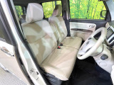 運転席まわりには十分なスペースがあり、大柄な方でもゆったり運転していただける環境です。