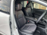 運転席もゆったりとお座り頂けます。