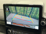 【バックカメラ】駐車時に後方がリアルタイム映像で確認できます。大型商業施設や立体駐車場での駐車時や、夜間のバック時に大活躍!運転スキルに関わらず、今や必須となった装備のひとつです!