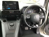 操作性の良い運転席周り