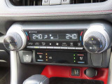 デュアルオートエアコン搭載☆運転席と助手席でエアコンが独立しているのでドライバーも同乗者もより快適にドライブができます♪