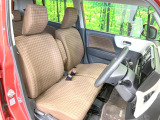 運転席シート廻りは使用感も少なく、良好な状態となっています。丁寧に使われていたことがよくわかりますね。