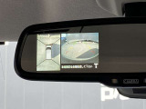 ルームミラーです。アラウンドビューモニターの映像も確認できます。