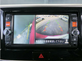 カメラを切り替えれば、サイドカメラとフロントカメラの映像が映ります