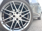 ●純正17インチアルミホイール:輸入車ならではの卓越した走りを支えるホイールと足回りです!日本車の走りに慣れている方にもぜひ体感して頂きたいほど、高いレベルでまとまっています!
