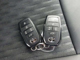 スマートキー2本付き!キーをポケットやカバンに入れておくだけでドアの施錠・開錠やエンジンスタートの操作が簡単です!