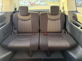 3列目シートはもちろん状態良好☆大人でもゆったりと座って頂けますので、大人数でのお出かけもラクラクです♪ご家族で、気の知れた仲間で、ドライブに行くのが楽しみですね♪
