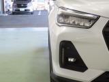 LEDヘッドライトは、点灯の瞬間から光量を発揮し、突然暗くなるトンネルなどでの安定感を高めます。