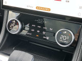 【デュアルオートエアコン】大きなダイヤルで温度調節が可能でございます!手元も見なくてもわかりやすくなっており、運転にも集中できます!