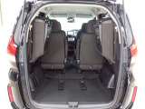 サードシートを倒すとさらに広々のラゲッジスペース