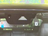 【i-ACTIVESENSE】走行中に前方の車両等を認識し、衝突しそうな時は警報とブレーキで衝突回避と被害軽減をアシスト。より安全にドライブをお楽しみいただけます。