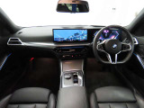 12.3インチの液晶メーターと14.9インチのセンターディスプレイをつなげてレイアウトするBMW最新の「カーブドディスプレイ」が搭載