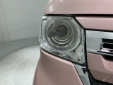 LEDヘッドライトは、点灯の瞬間から最大光量を発揮し、突然暗くなるトンネルなどでの安定感を高めます。