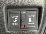 【両側パワースライドドア】スマートキーや運転席のスイッチで後席両側スライドドアの開閉が可能♪電動だから力を入れてドアを開ける必要が無く、小さなお子様でも簡単に開け閉めでき快適です♪