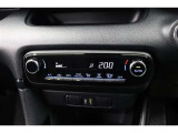 室内を快適温度にするオートエアコン!スイッチもシンプルで操作しやすく、オールシーズン快適なドライブに出かけられますね♪