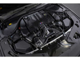 4.4L V型8気筒DOHCツインターボ、625ps/76.5kgm、全長&times;全幅&times;全高mm 5105&times;1945&times;1420mm、車両重量 2000kg