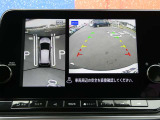 大画面ナビゲーションでクルマを上空から見下ろしているかのように、状況を把握できます。4つのビュー「トップ・フロント・サイド・バックビュー」を切り替えることで狭い場所でも周囲が映像で確認できます。
