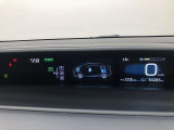 大型メーターで視界も良好な運転席廻りです。運転時の視線移動が少なくて済むので、安全性にも一役かってくれます。