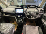 運転席からの視界が左右に広く隅々まではっきりと見渡せます。クルマの前端も把握しやすく安心して運転できます。