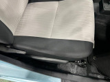 痛みの出やすい運転席シートの角、フロアマット、座面、ともに良好です